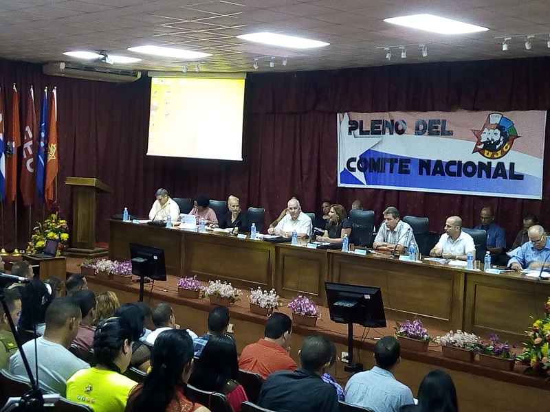 Sesion� en La Habana IX pleno de la Uni�n de J�venes Comunistas 